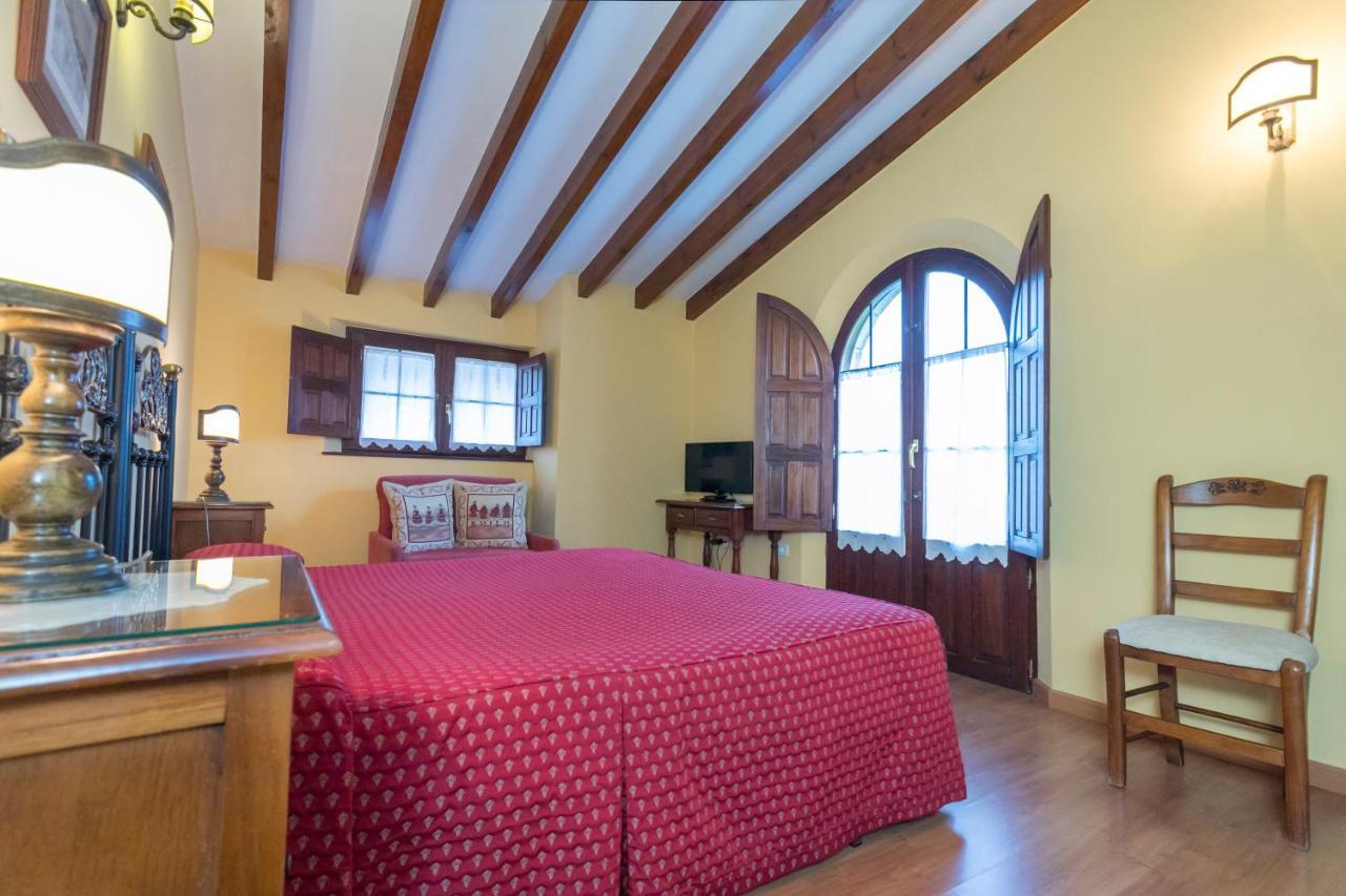 Posada De La Abadia - Adults Only Сантильяна-дель-Мар Экстерьер фото