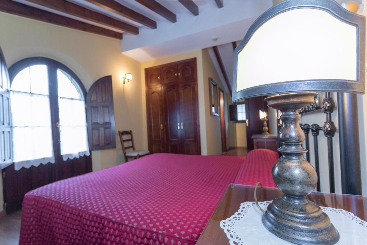 Posada De La Abadia - Adults Only Сантильяна-дель-Мар Экстерьер фото