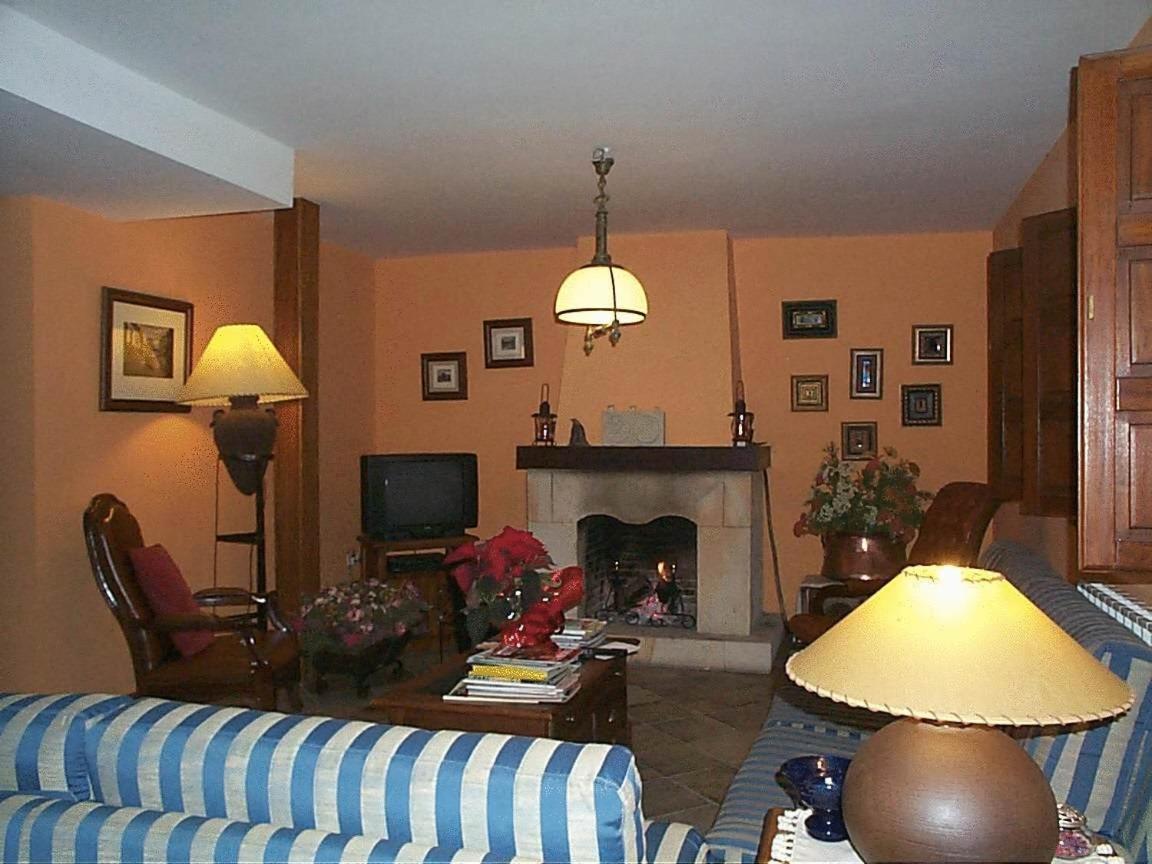 Posada De La Abadia - Adults Only Сантильяна-дель-Мар Экстерьер фото
