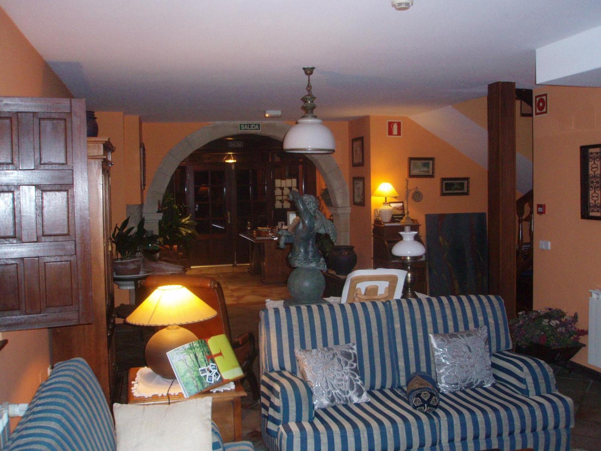 Posada De La Abadia - Adults Only Сантильяна-дель-Мар Экстерьер фото