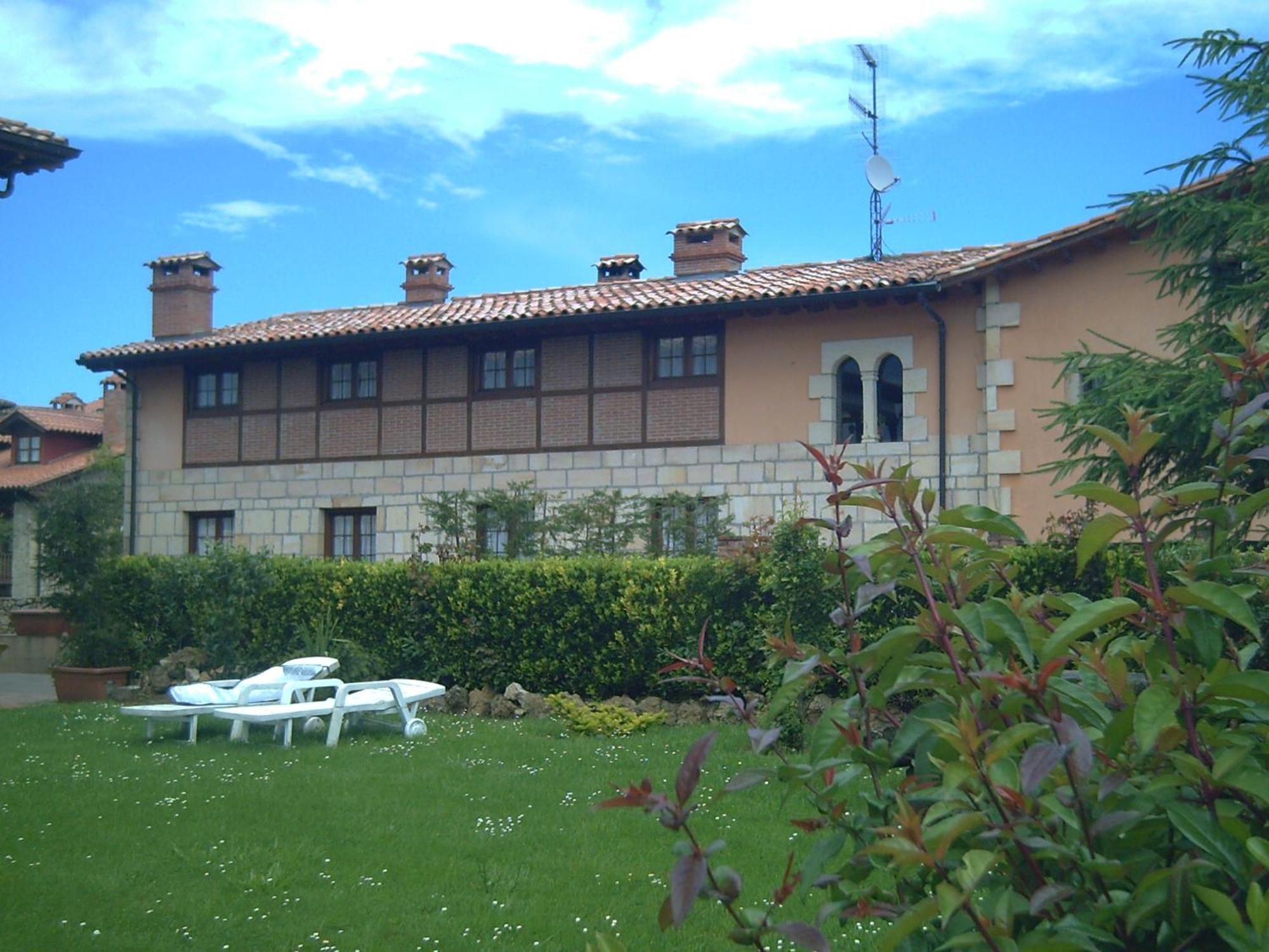 Posada De La Abadia - Adults Only Сантильяна-дель-Мар Экстерьер фото