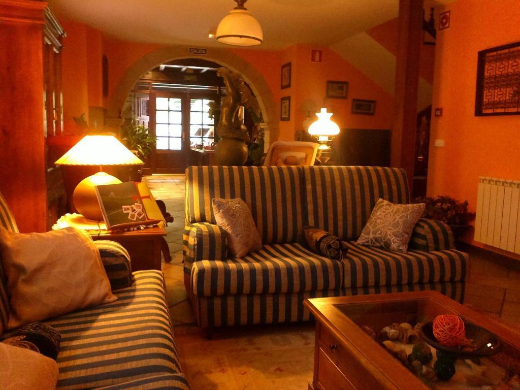 Posada De La Abadia - Adults Only Сантильяна-дель-Мар Экстерьер фото