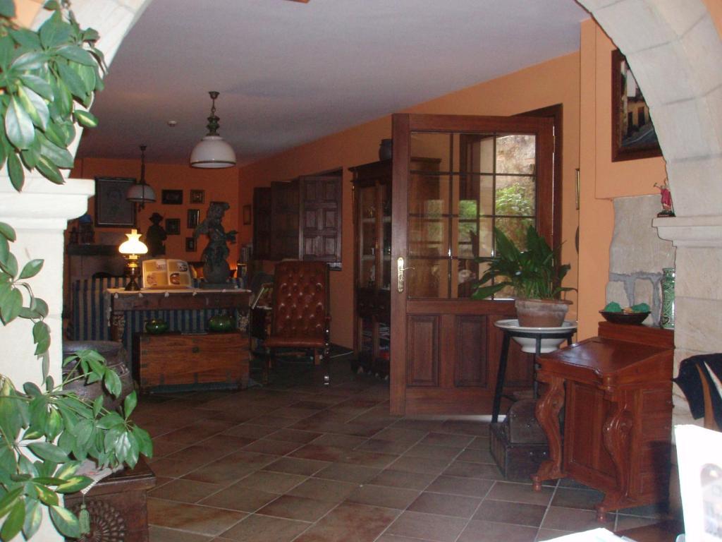 Posada De La Abadia - Adults Only Сантильяна-дель-Мар Экстерьер фото