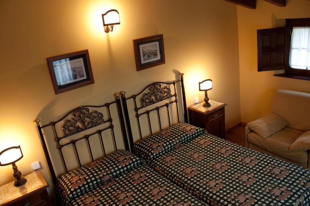 Posada De La Abadia - Adults Only Сантильяна-дель-Мар Экстерьер фото