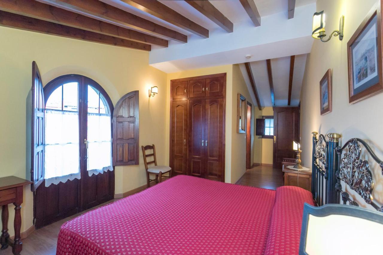 Posada De La Abadia - Adults Only Сантильяна-дель-Мар Экстерьер фото