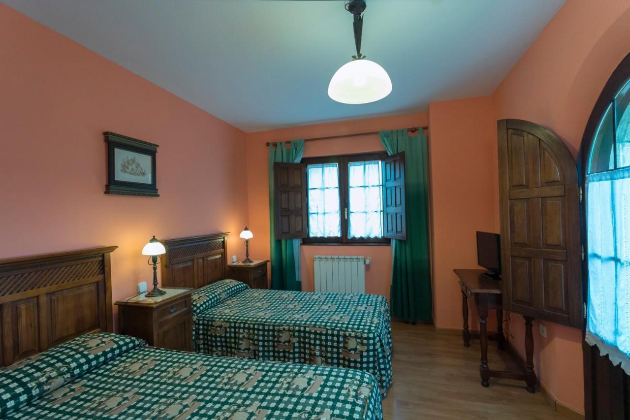 Posada De La Abadia - Adults Only Сантильяна-дель-Мар Экстерьер фото