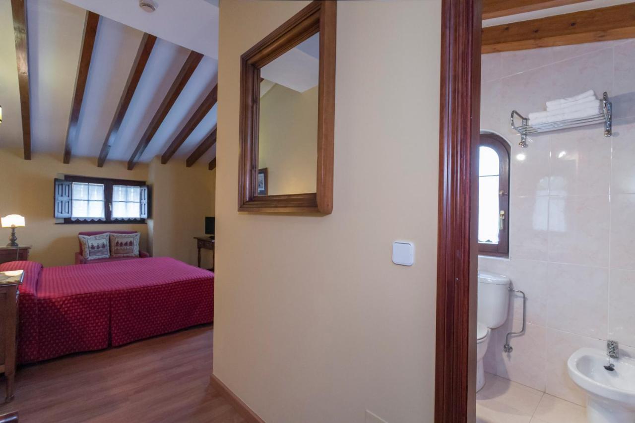 Posada De La Abadia - Adults Only Сантильяна-дель-Мар Экстерьер фото