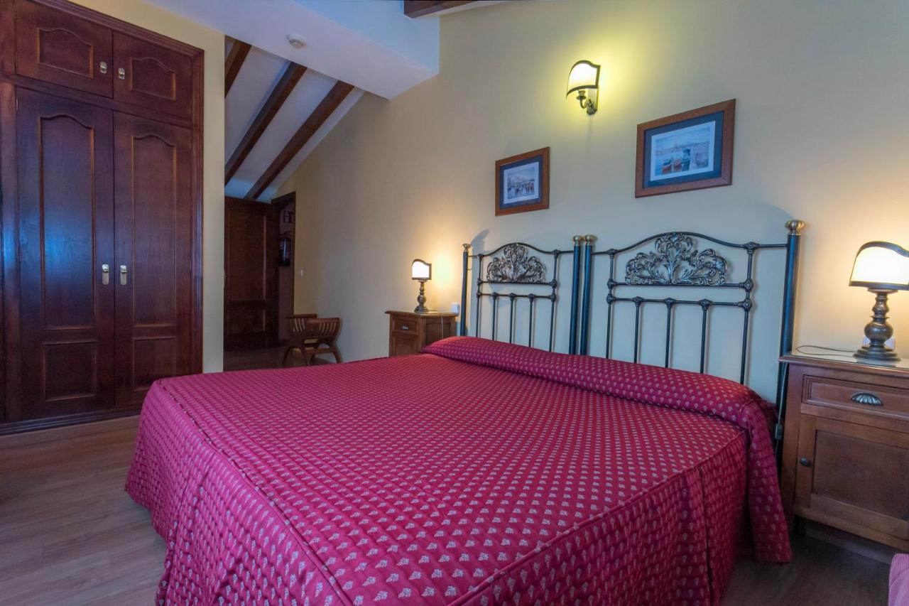 Posada De La Abadia - Adults Only Сантильяна-дель-Мар Экстерьер фото