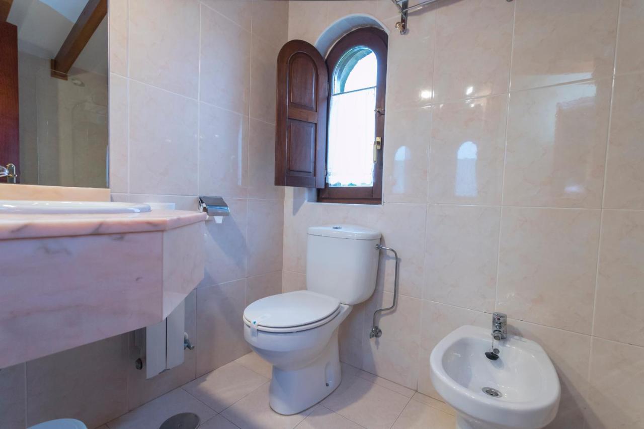 Posada De La Abadia - Adults Only Сантильяна-дель-Мар Экстерьер фото