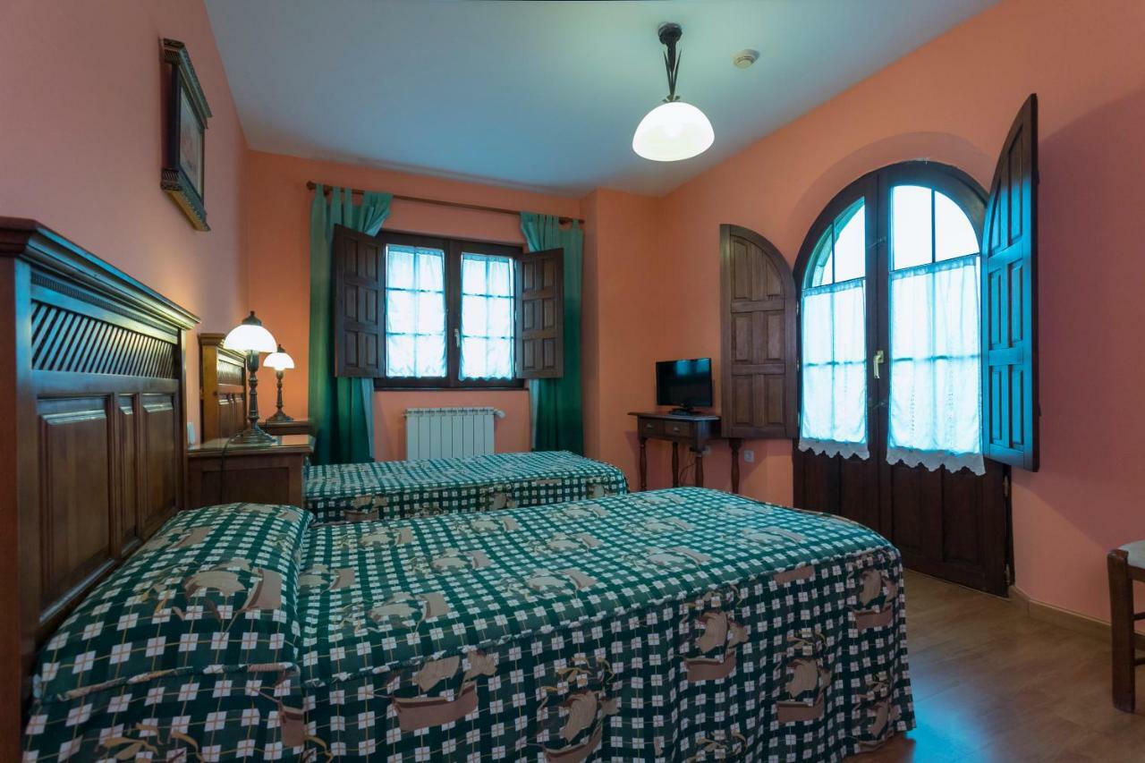 Posada De La Abadia - Adults Only Сантильяна-дель-Мар Экстерьер фото