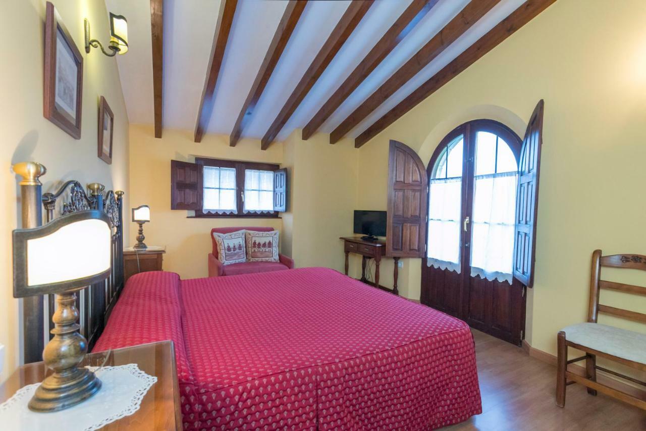 Posada De La Abadia - Adults Only Сантильяна-дель-Мар Экстерьер фото