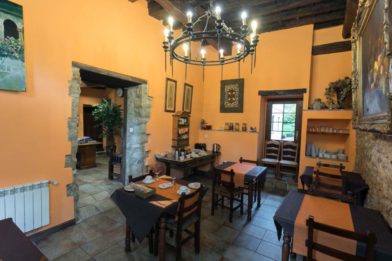 Posada De La Abadia - Adults Only Сантильяна-дель-Мар Экстерьер фото