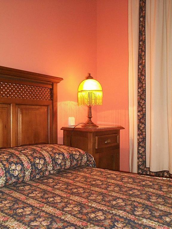 Posada De La Abadia - Adults Only Сантильяна-дель-Мар Номер фото